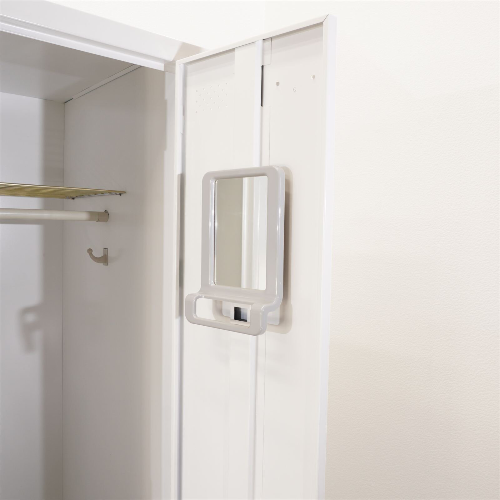 コクヨ LK 3人用ロッカー ホワイト