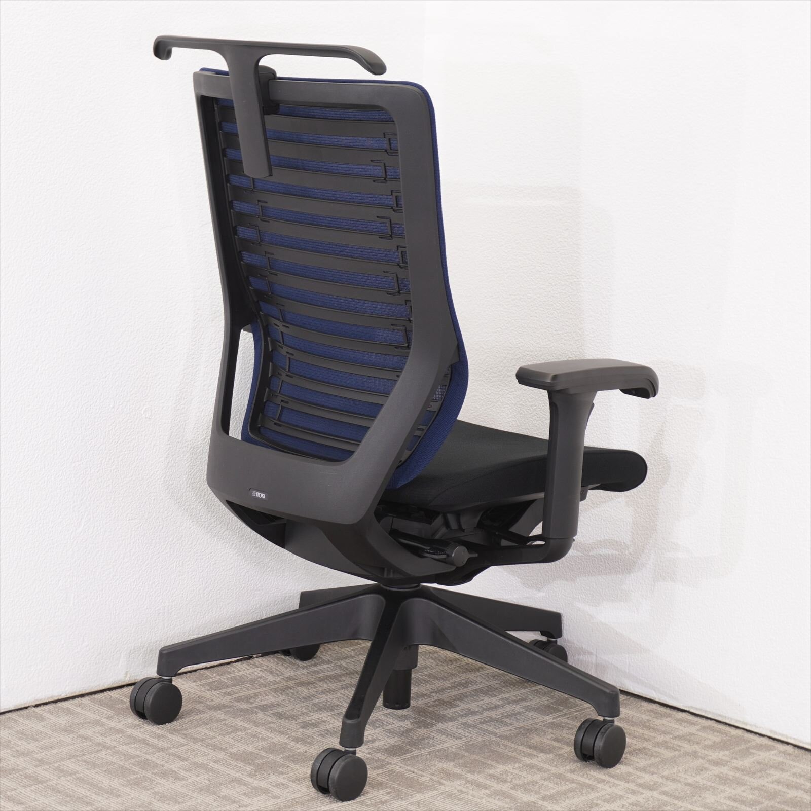 イトーキ エピオス ハイバック 可動肘 ハンガー付 ネイビーブルー/ブラック