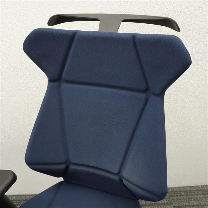 イトーキ フリップフラップ 可動肘 ハイバック ハンガー付 ネイビーブルー 特価品