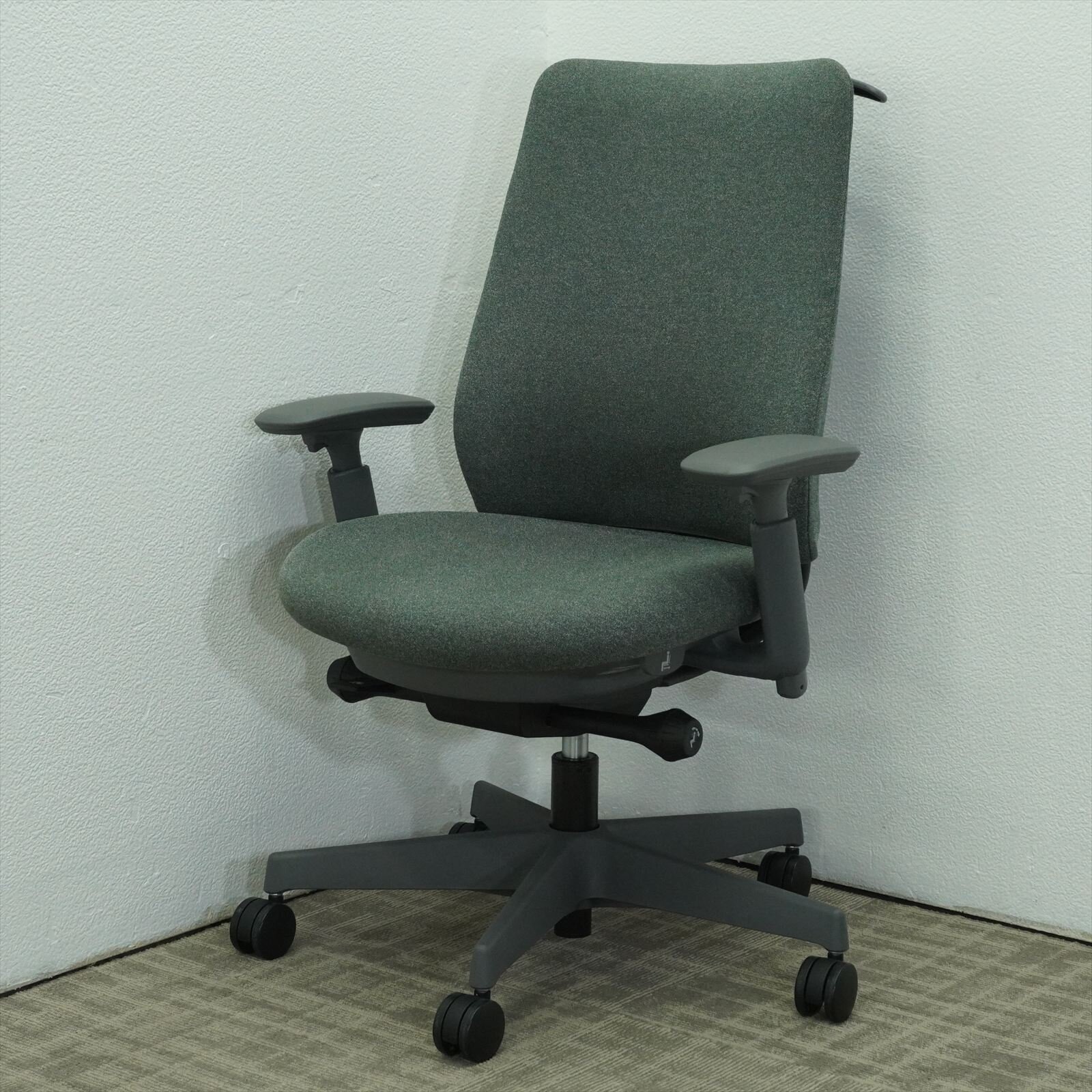 オカムラ ポータム 可動肘 ハンガー付 ダークグリーン 特価品
