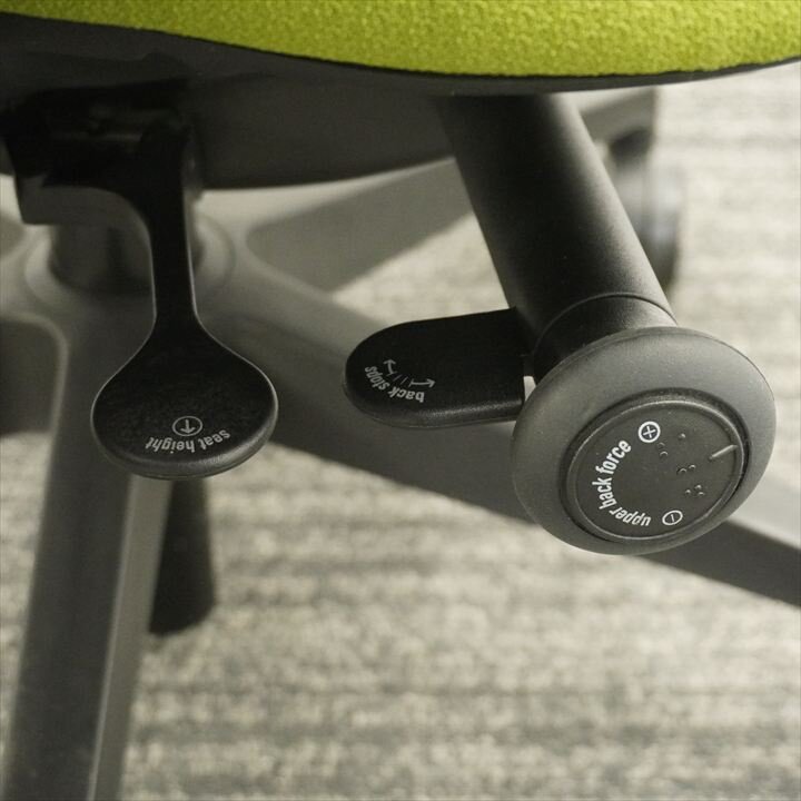 スチールケース リープ V2 APモデル 可動肘 ライトグリーン／ブラック 特価品