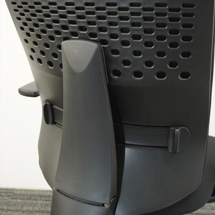 コクヨ ウィザード３ 固定肘 ミドルマネージメント ブラック