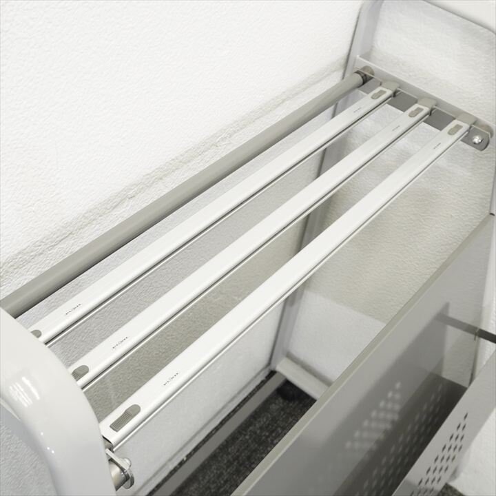 ナイキ 新聞架 W690 D370 H815 キャスター付