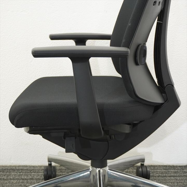 コクヨ ウィザード３ 固定肘 ミドルマネージメント ブラック