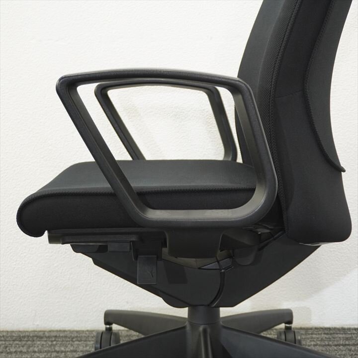 コクヨ プント 固定肘 ハイバック ハンガー付 ブラック