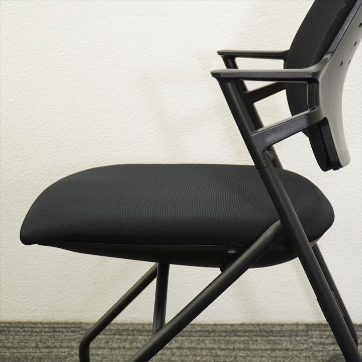 コクヨ ピエガ ミーティングチェアー 肘付 ブラック