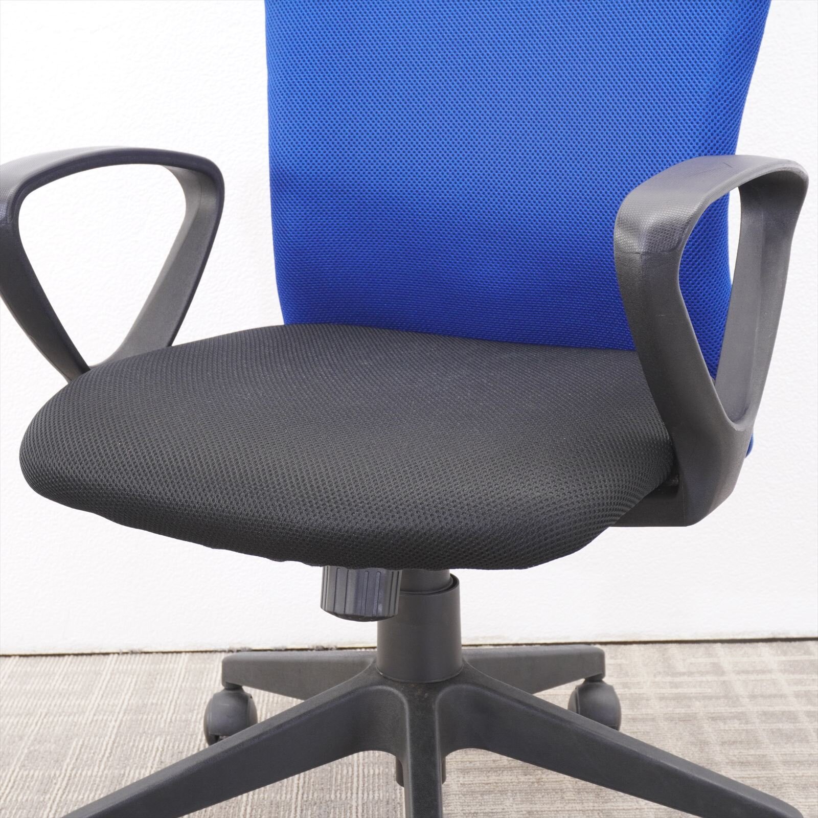 カグクロ ビジネスチェアSC シャトルチェア 固定肘 ブルー