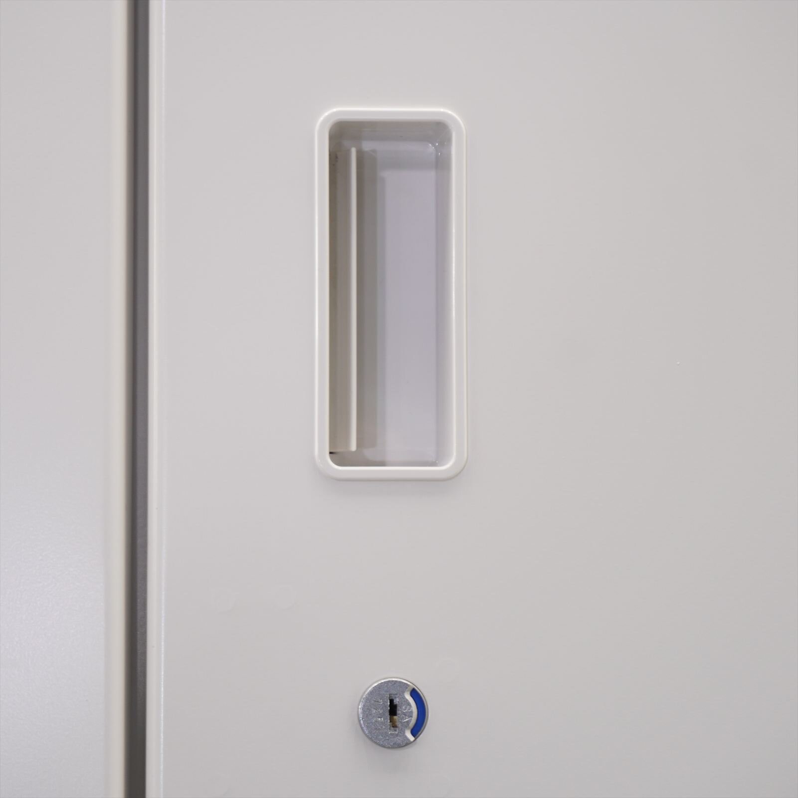 イトーキ ハニライン２ 3人用ロッカー ホワイト