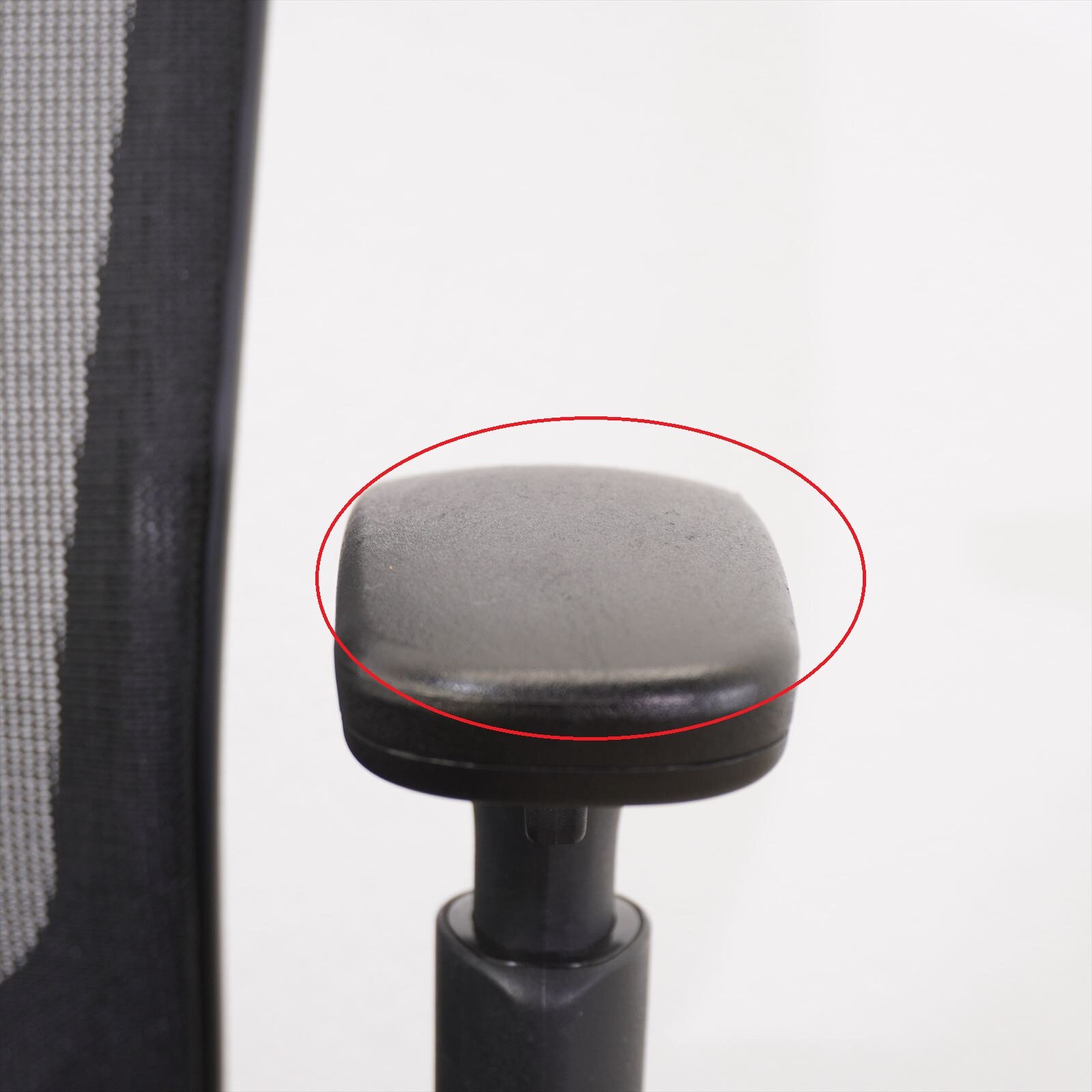 オカムラ エスクード ハイバック 可動肘 ブラック 特価品