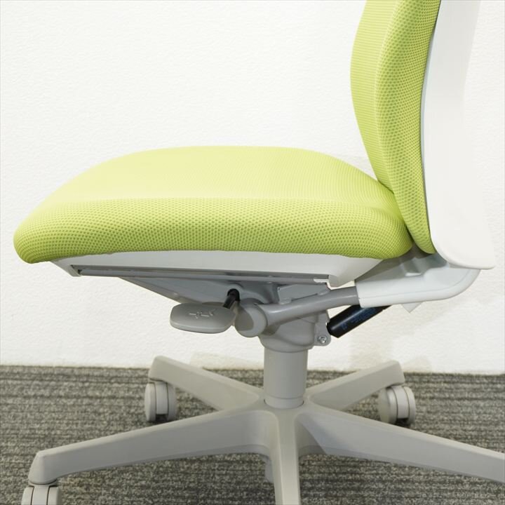 オカムラ スラート 肘無し ライトグリーン ホワイトシェル