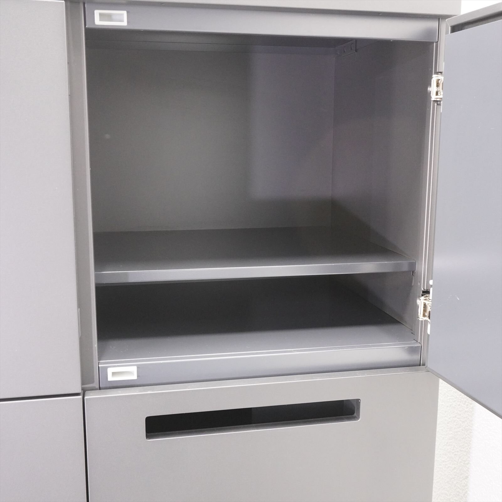 イトーキ エスキャビネット ダイヤル式8人用パーソナルロッカー H1790 ブラック