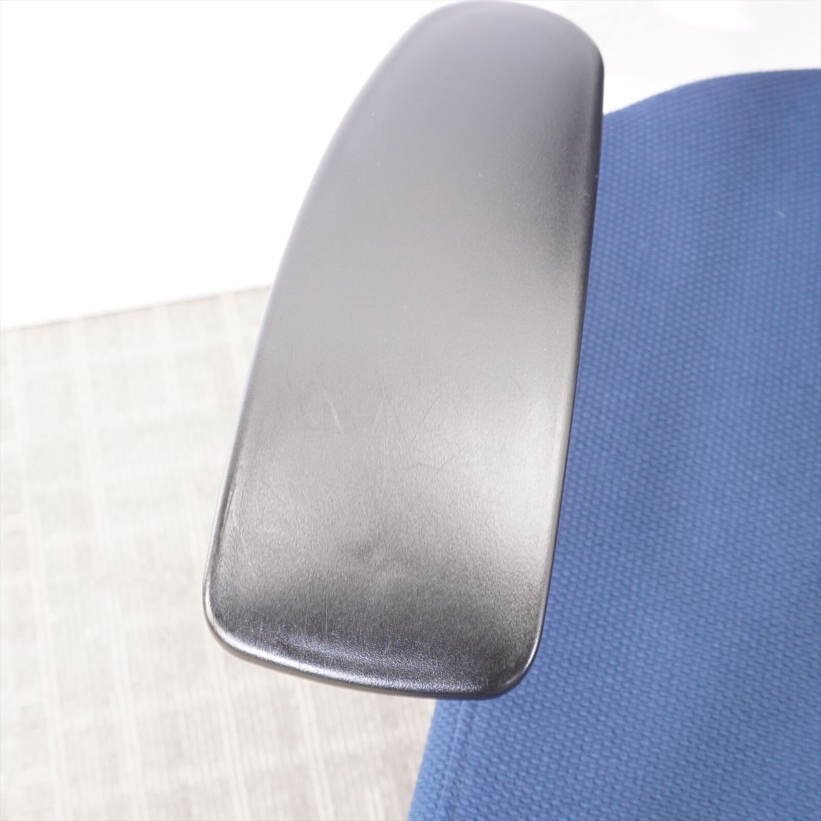 イトーキ セレーオ 可動肘 ハイバック ハンガー付 ネイビーブルー