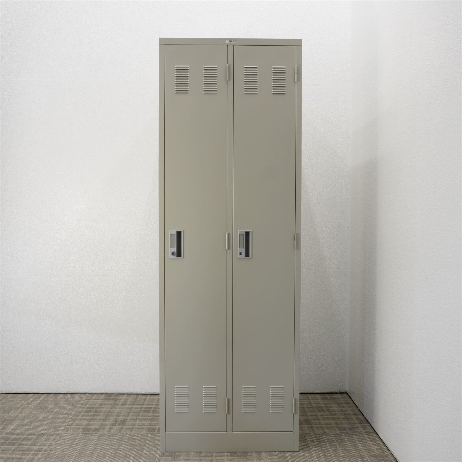 ナイキ ２人用ロッカー