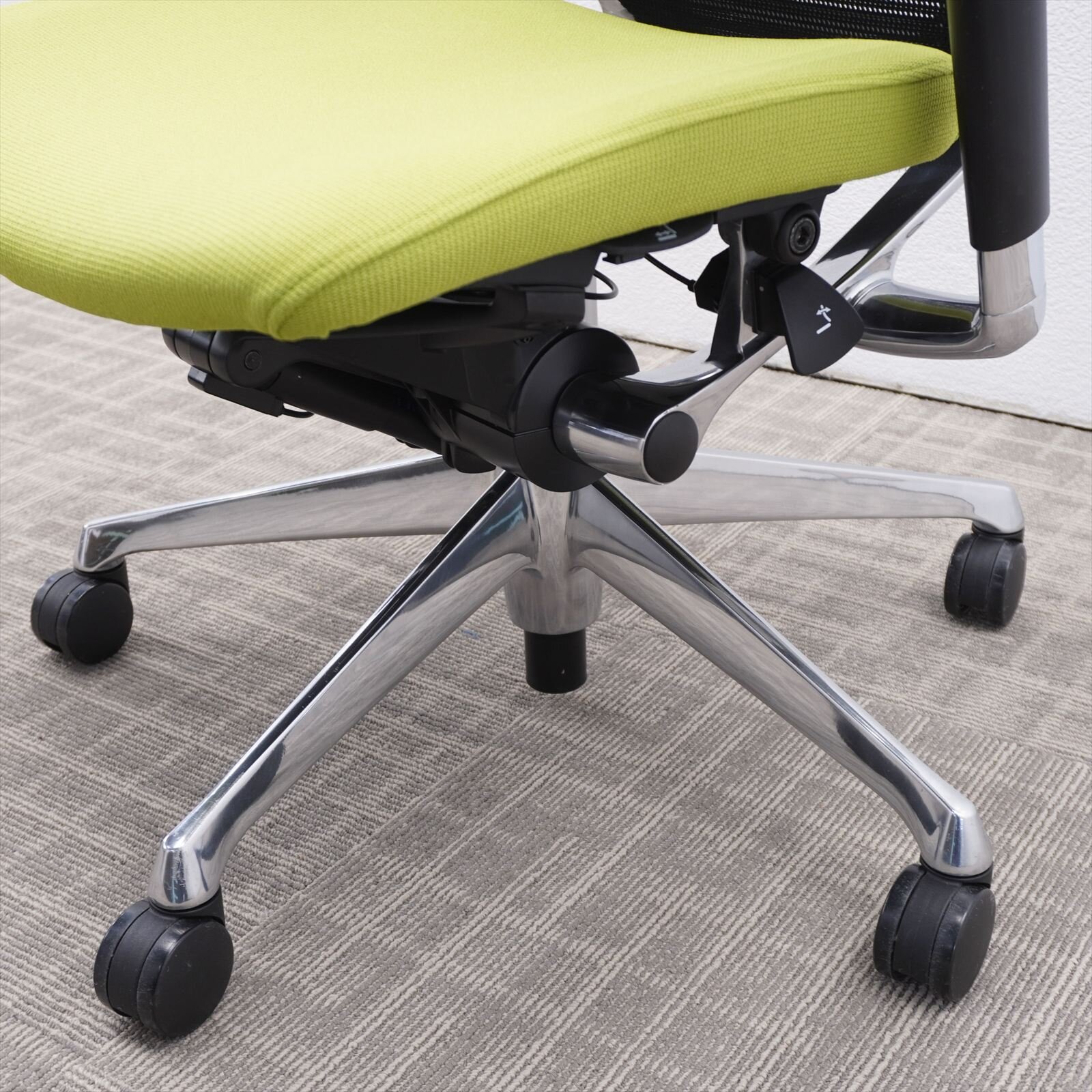 オカムラ バロン 可動肘 ハイバック グリーン/ブラック