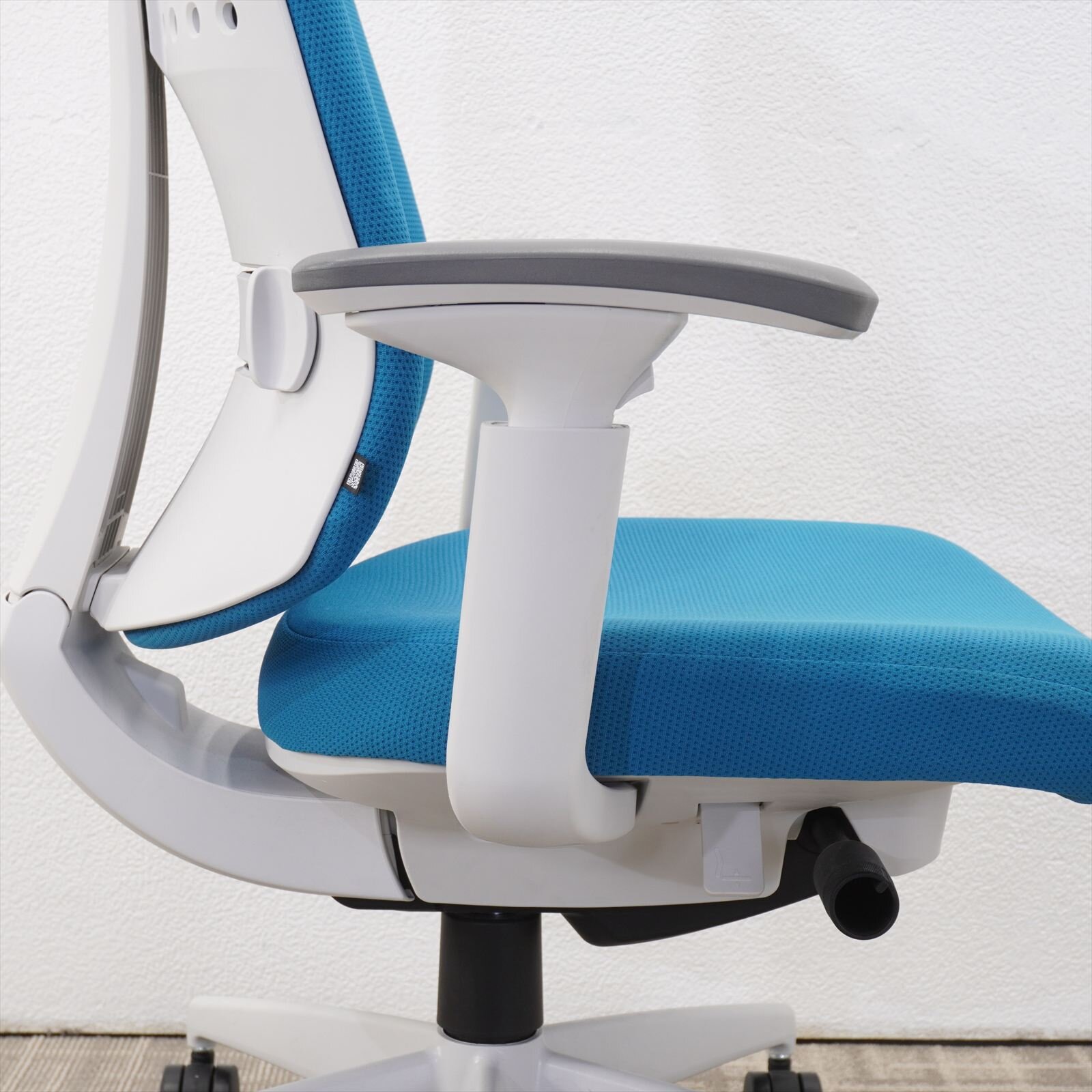 コクヨ ウィザード４ 可動肘 ハイバック ターコイズブルー