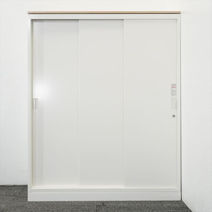 オカムラ レクトライン ３枚引戸書庫 天板付 W900 D400 H1115