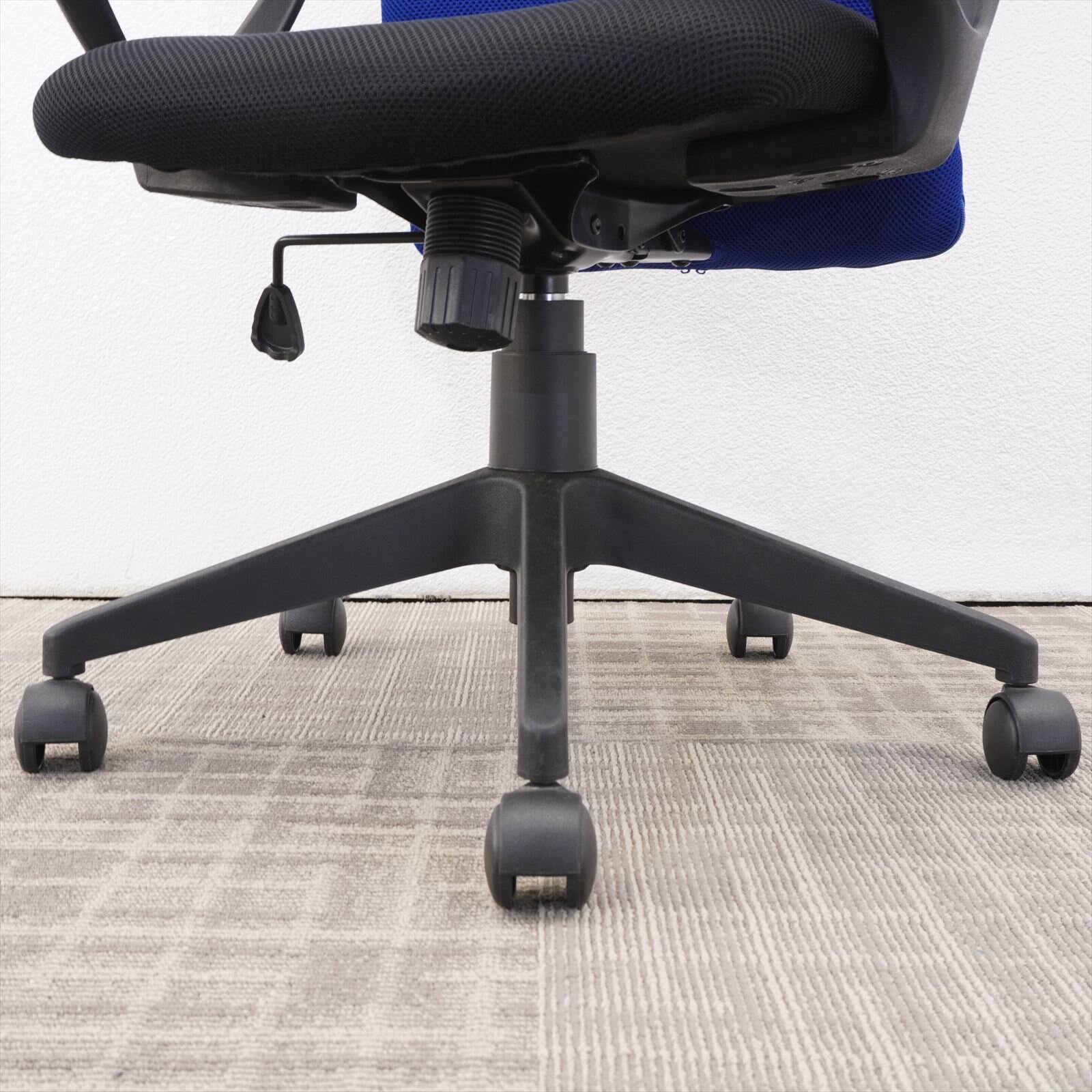 カグクロ ビジネスチェアSC シャトルチェア 固定肘 ブルー