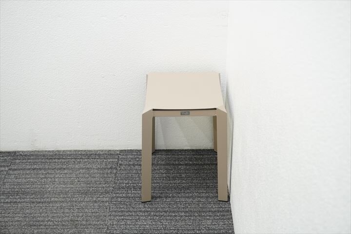 ジゼル KUN トライチューブスツール ベージュ