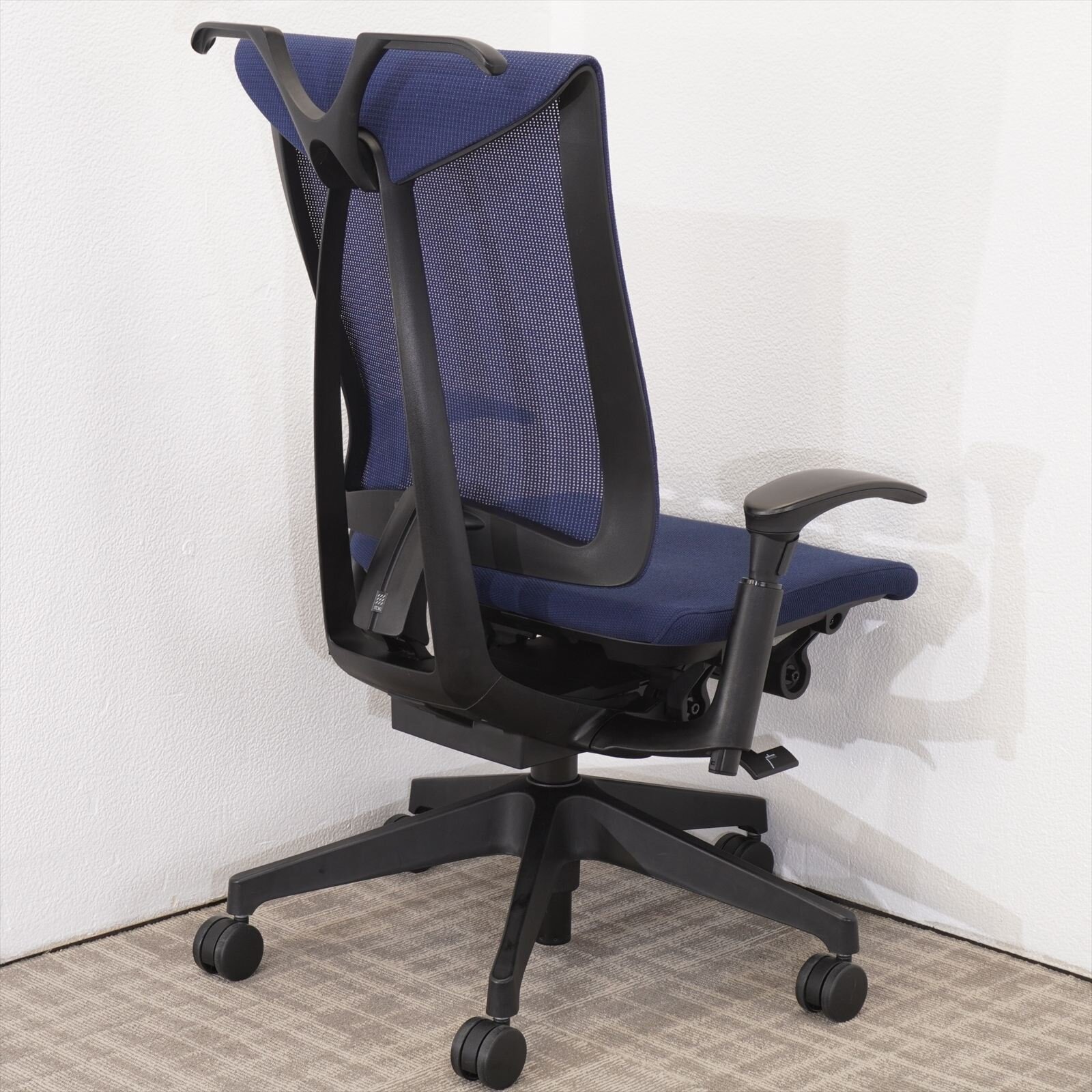 イトーキ セレーオ 可動肘 ハイバック ハンガー付 ネイビーブルー