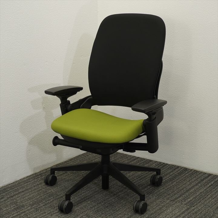 スチールケース リープ V2 APモデル 可動肘 ライトグリーン／ブラック 特価品