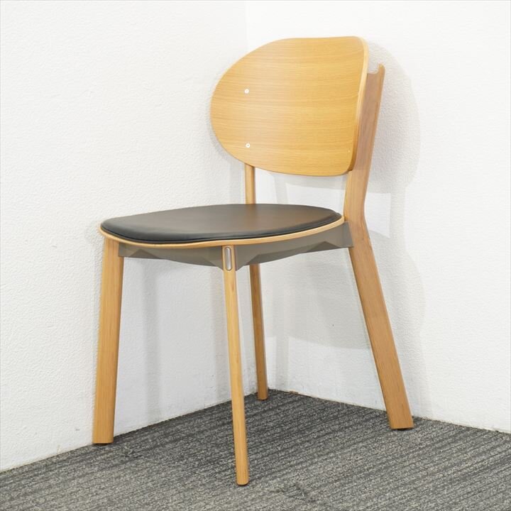 オカムラ ポート 木製チェア 座：ビニール／ブラック色