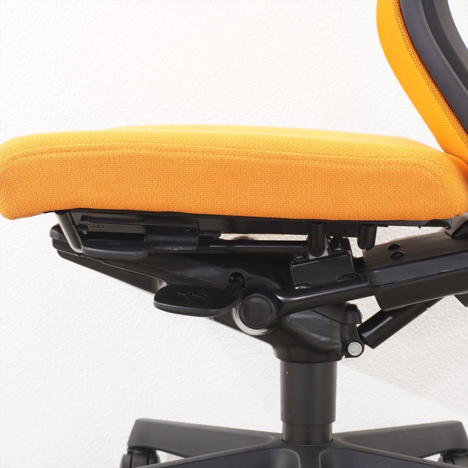 【2020年製】 オカムラ エスクード アプリコット色