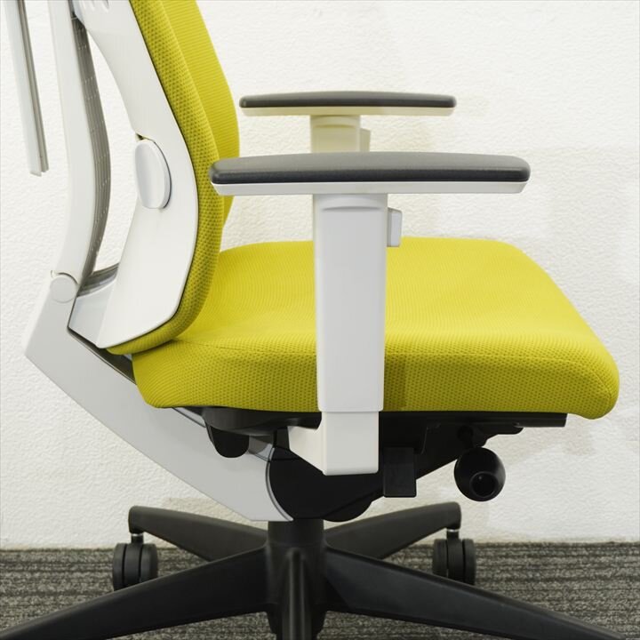 コクヨ ウィザード2 可動肘 ハンガー付 ライトオリーブ