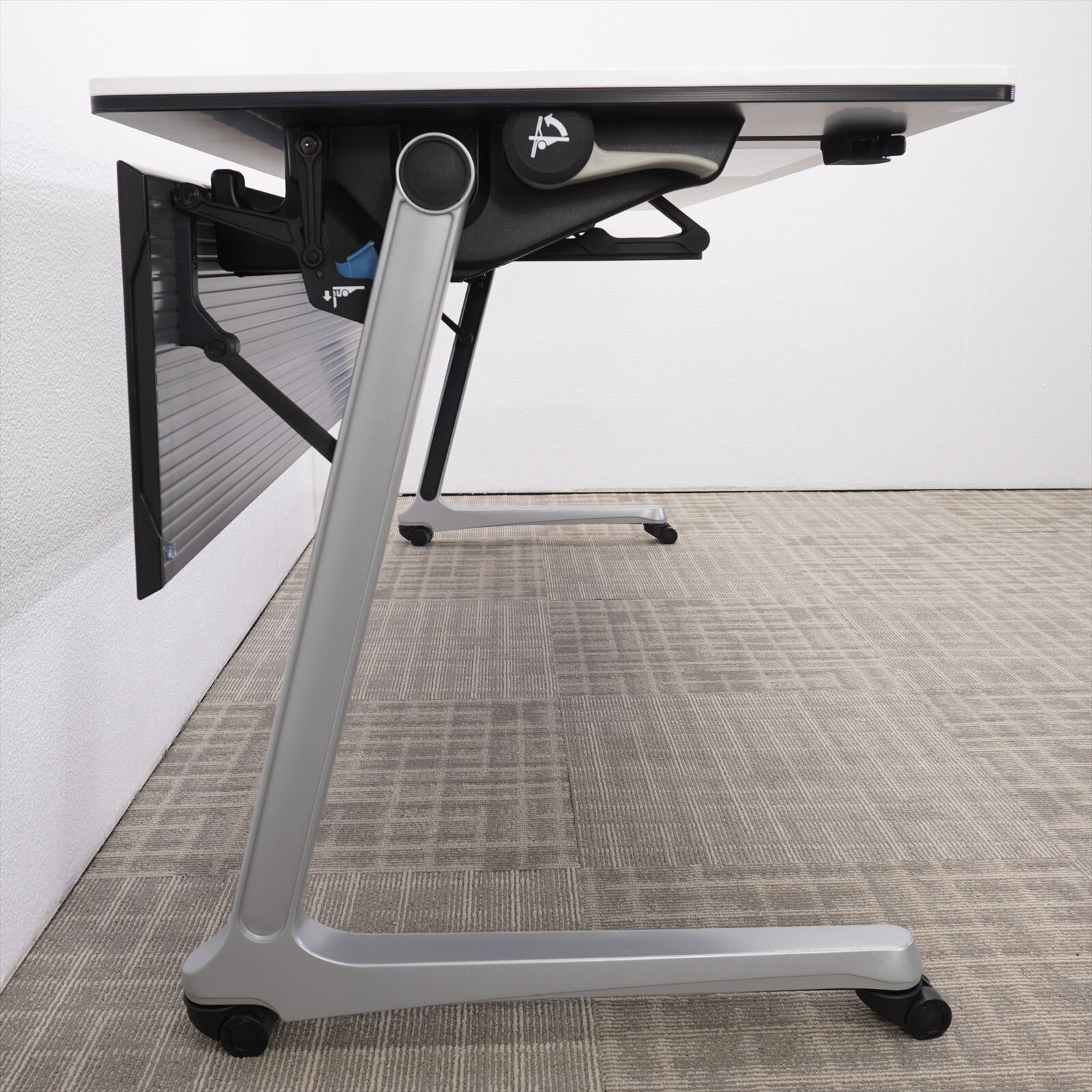 オカムラ インターアクトPRO フラップテーブル 1860 ホワイト