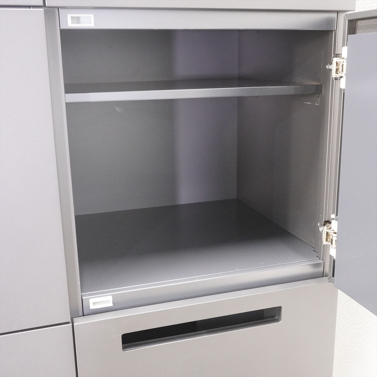 イトーキ エスキャビネット ダイヤル式8人用パーソナルロッカー H1790 ブラック