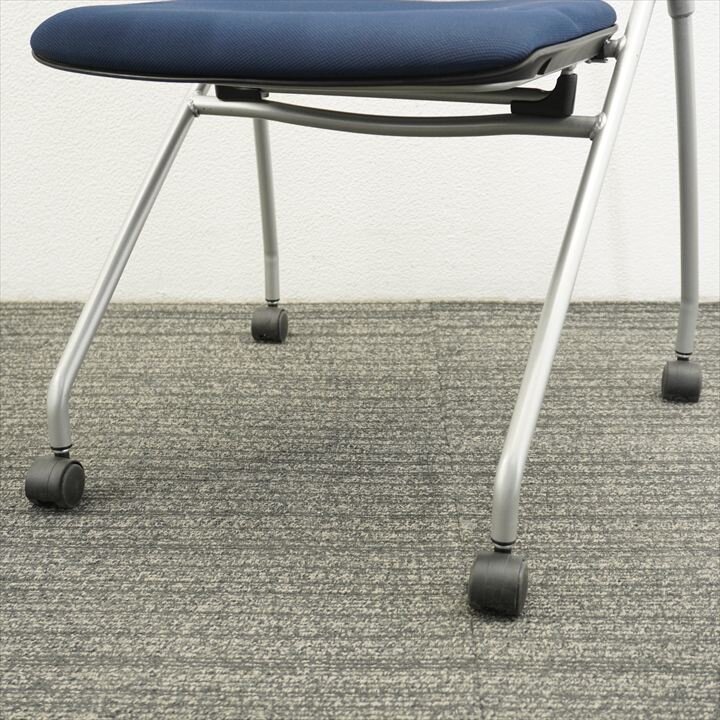 イトーキ マノス ミーティングチェア 背パッド付 メモ台付 ネイビーブルー ブラックシェル