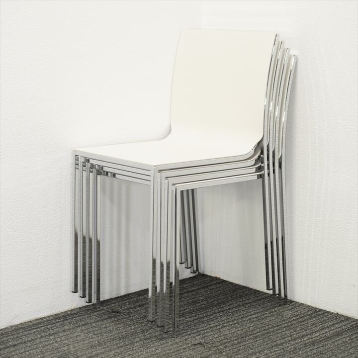 【カッシーナイクスシー取扱】LIVIT(リビット) ULTRA(ウルトラ) スタッキングチェア ホワイト