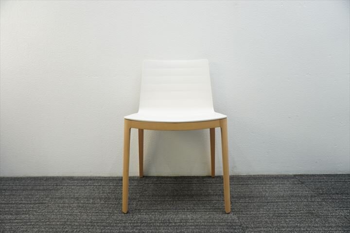 アンドリュー・ワールド フレックスチェア 木製脚 ホワイト