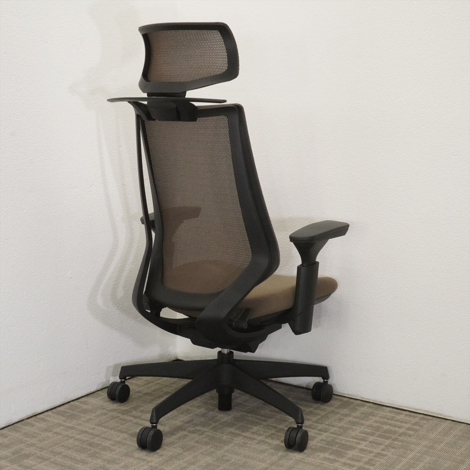 コクヨ チェア デュオラ 可動肘 ヘッドレスト付 ハンガー付 ダークグレージュ 特価品