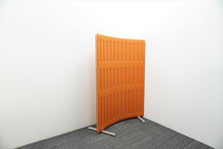 オカムラ マッフル フリースタンディングパネル Rパネル 可動脚 W1230 D540 H1700 オレンジ 特価品(2)