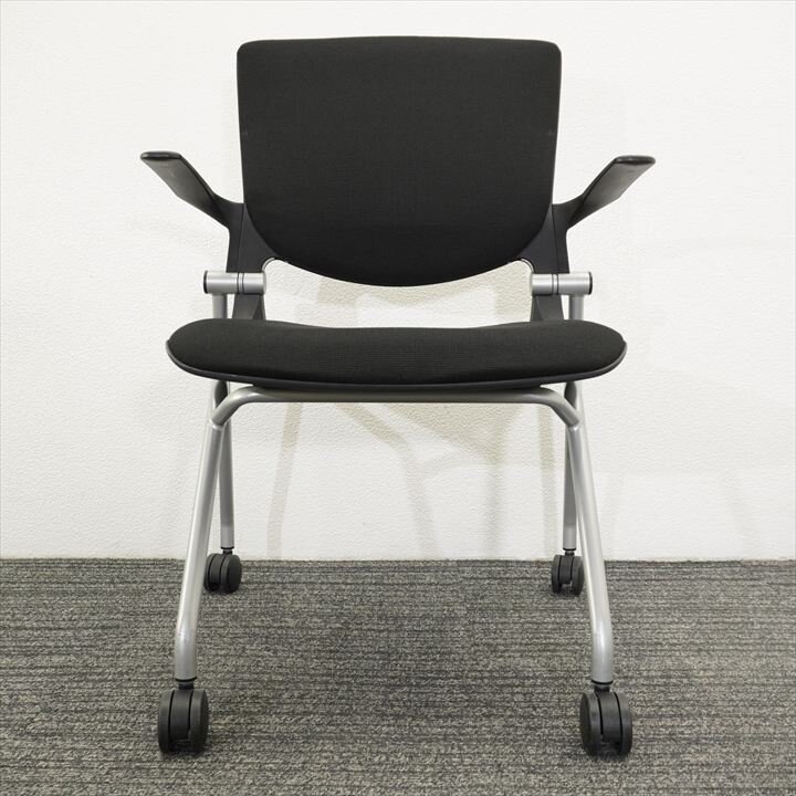 オカムラ グラータ ミーティングチェア 肘付 背パッド付 ブラック