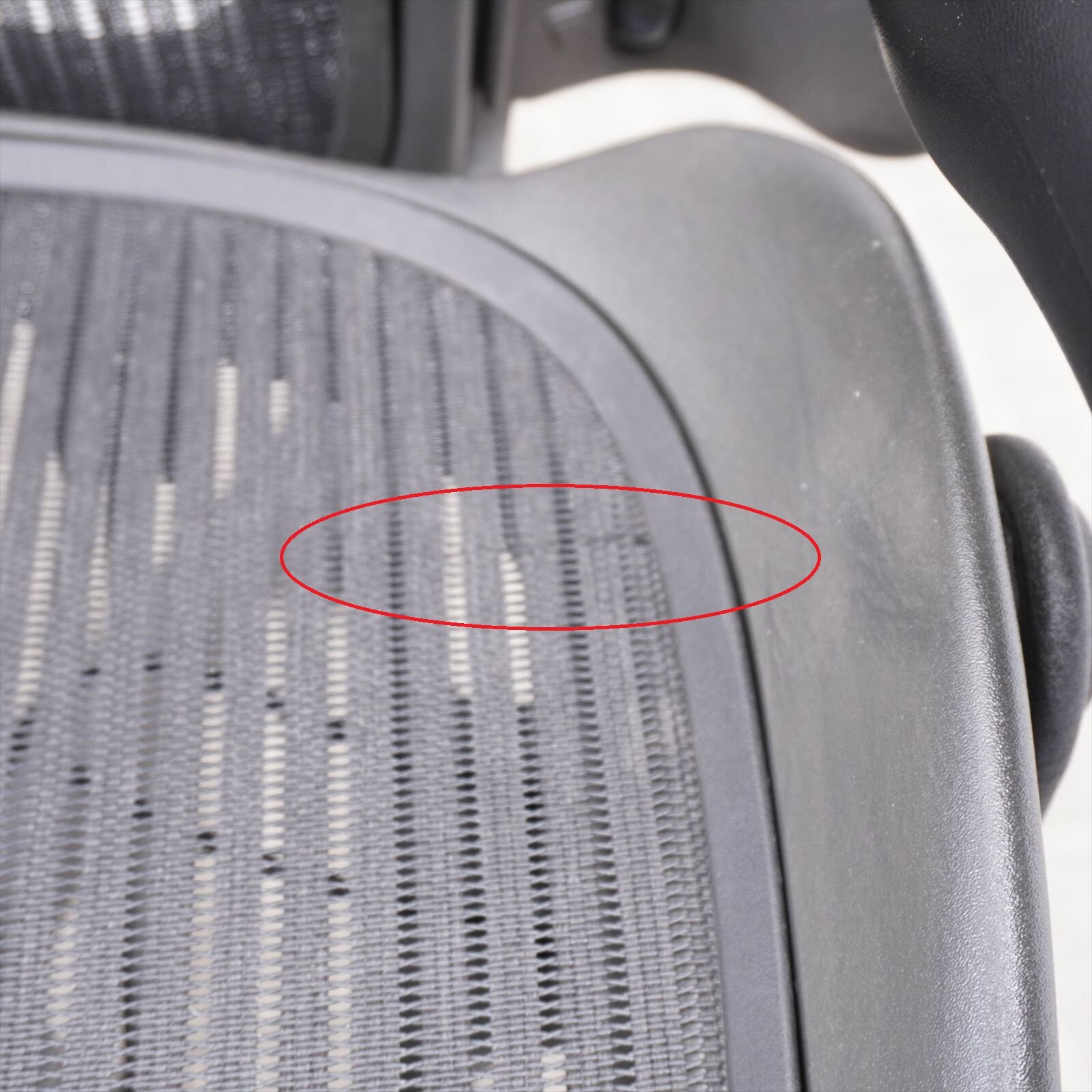 ハーマンミラー アーロンチェア 可動肘 ランバーサポート フル装備 Bサイズ グラファイト 特価品 (1)