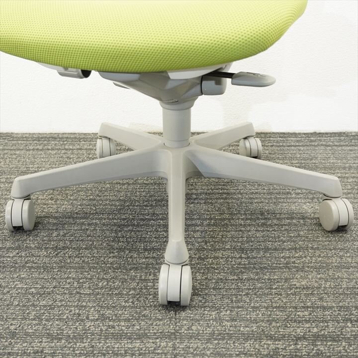 オカムラ スラート 肘無し ライトグリーン ホワイトシェル