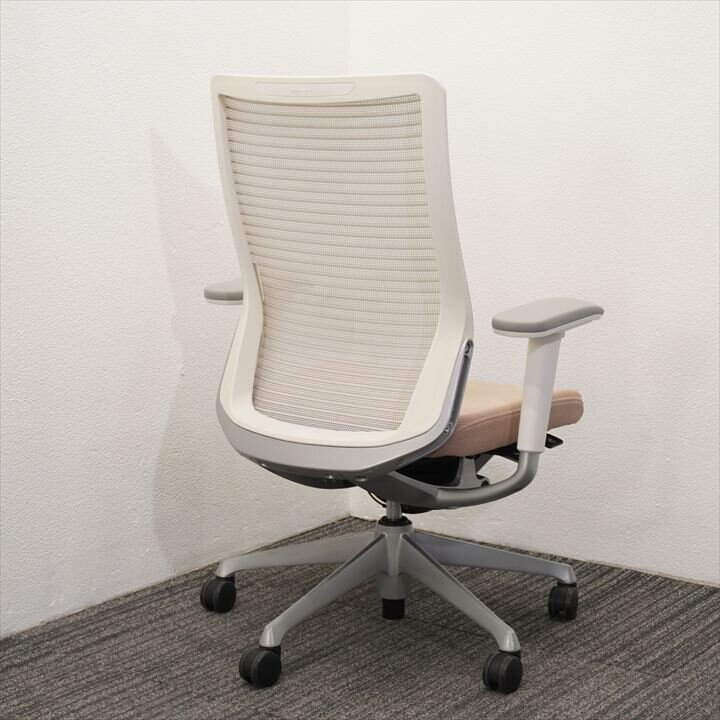 オカムラ コーラル 可動肘 ハイバック ベージュ 特価品