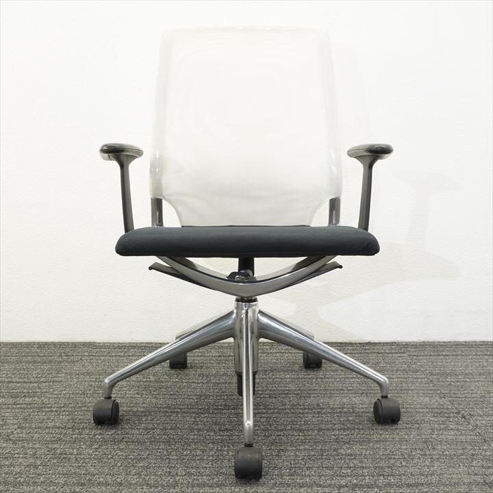 ヴィトラ メダチェア 肘付 ホワイト／ブラック