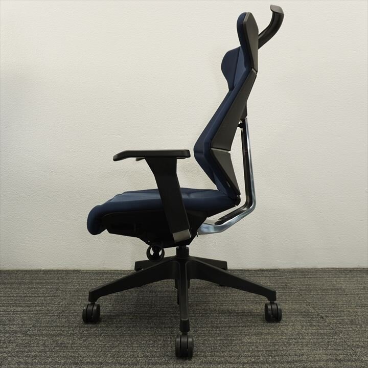 イトーキ フリップフラップ 可動肘 ハイバック ハンガー付 ネイビーブルー 特価品