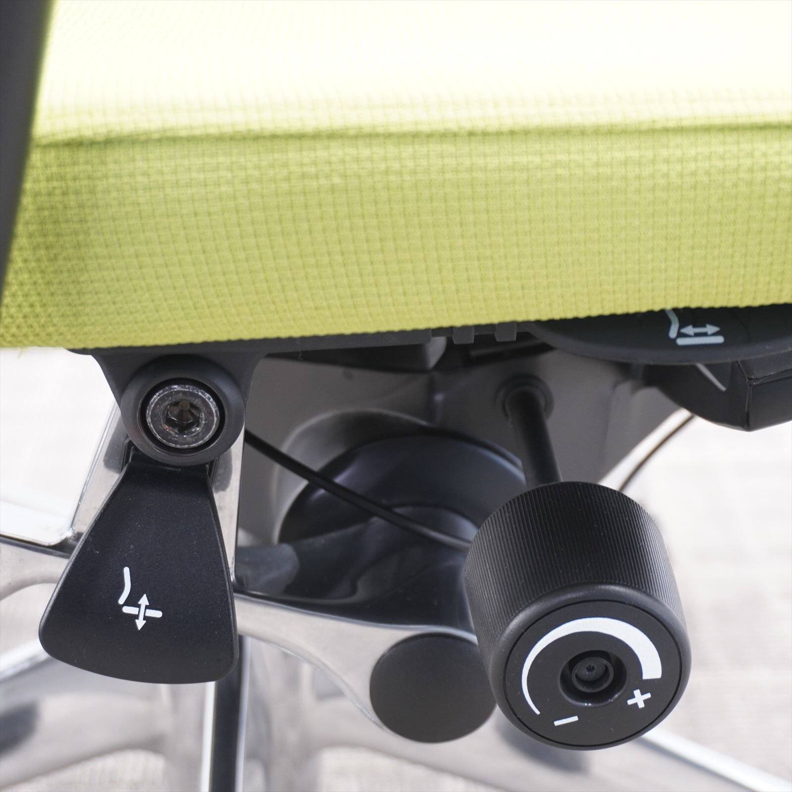 オカムラ バロン 可動肘 ハイバック グリーン/ブラック