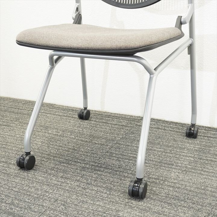 【2020年製】オカムラ ルナ 肘付 ミーティングチェア 4本脚 背パッドなし ダークブラウン