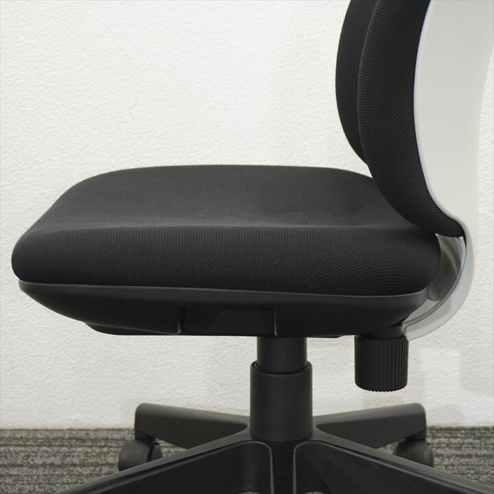 プラス プリセア ハイバック ブラック