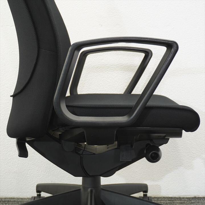 コクヨ プント 固定肘 ハイバック ハンガー付 ブラック