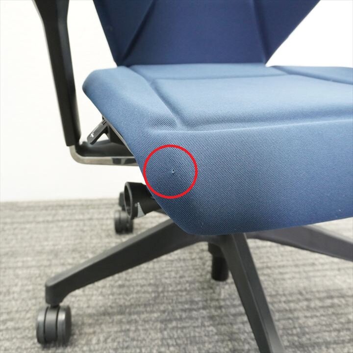 イトーキ フリップフラップ 可動肘 ハイバック ハンガー付 ネイビーブルー 特価品