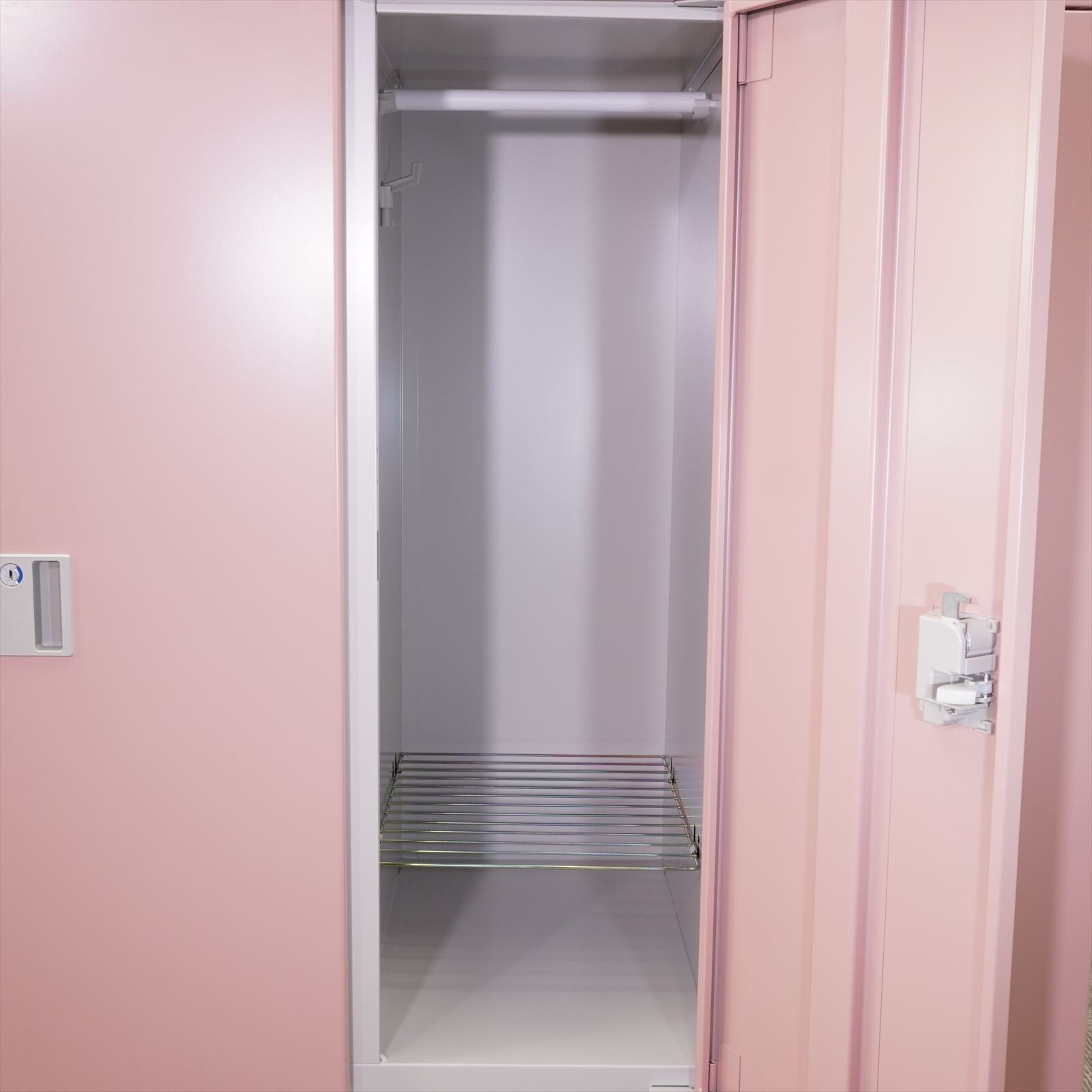 イトーキ LB型 ６人用ロッカー ピンク