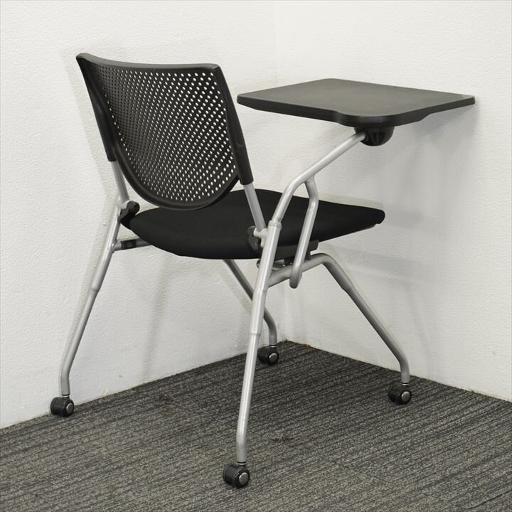 オカムラ プロスタック メモ台付ミーティングチェアー ブラック