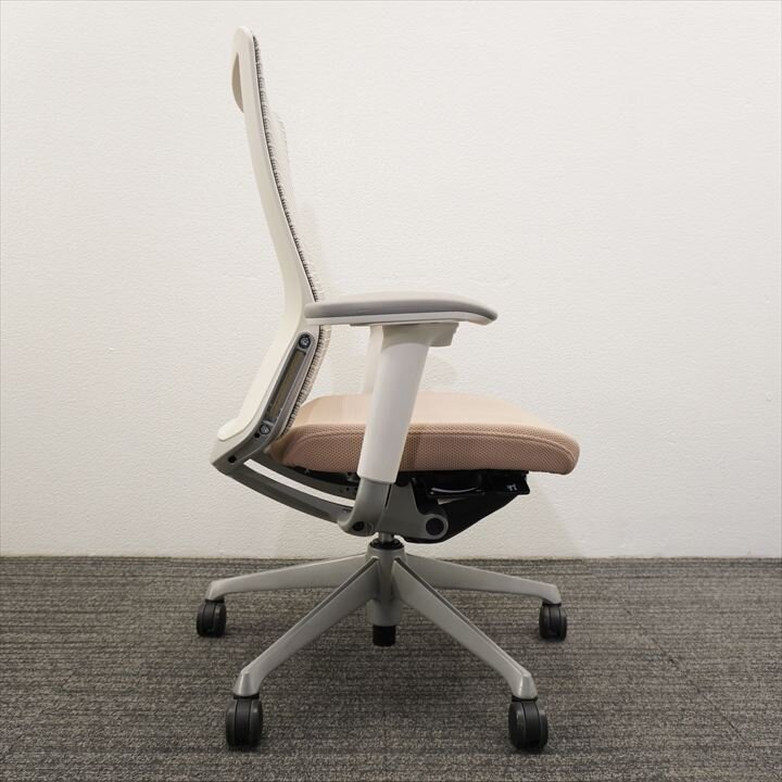 オカムラ コーラル 可動肘 ハイバック ベージュ 特価品