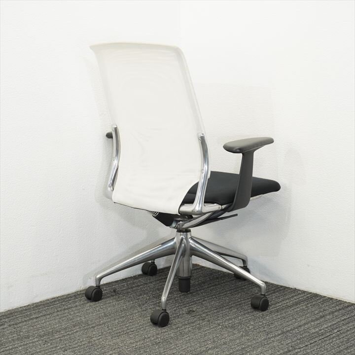 ヴィトラ メダチェア 肘付 ホワイト／ブラック