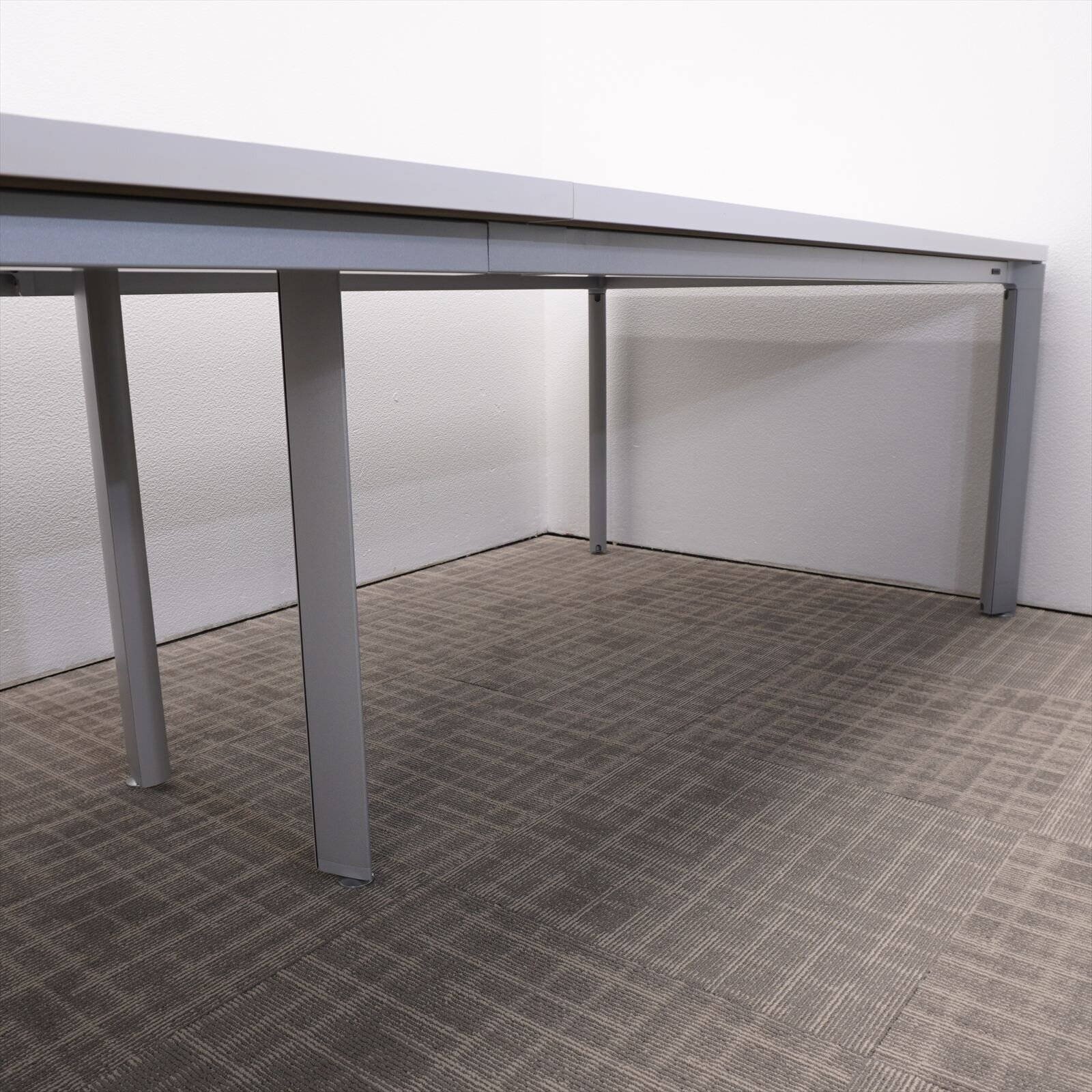 オカムラ　EX-F300　ミーティングテーブル　W3000D1050H720　ホワイト